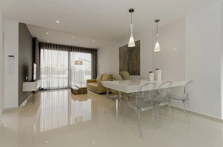 VILLAS DE OBRA NUEVA A 250 m DE LA PLAYA EN CAMPOAMOR