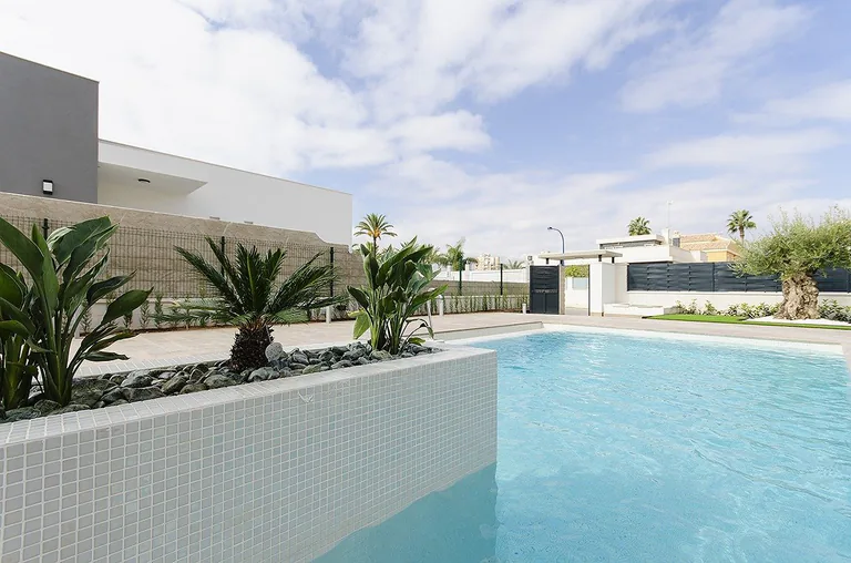 VILLAS DE OBRA NUEVA A 250 m DE LA PLAYA EN CAMPOAMOR