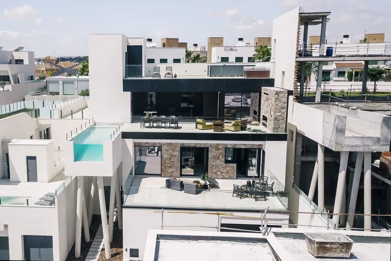 Villa de Diseño Junto al Mar