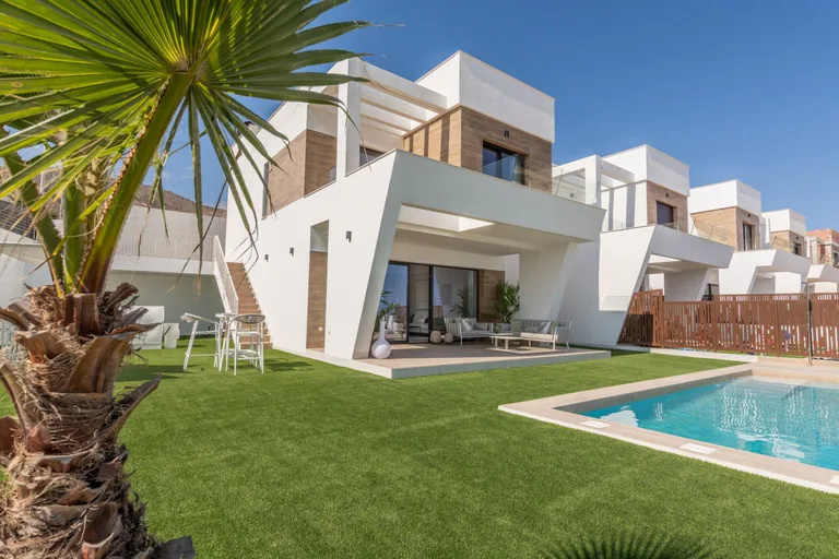 Unit NV-100020 — Villa Campana Garden con casa de invitados