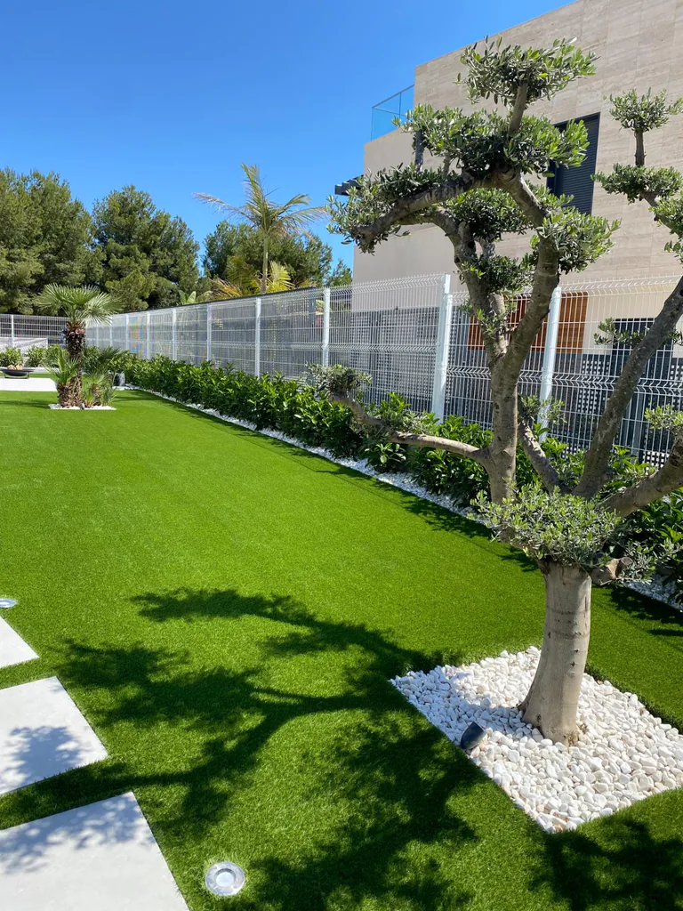 Exclusividad en un Entorno Natural Junto al Mar Mediterráneo
