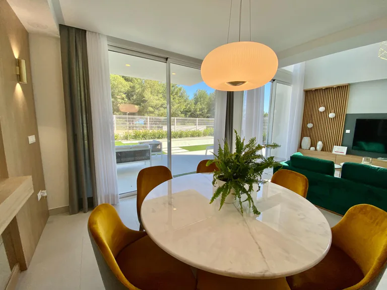 Exclusividad en un Entorno Natural Junto al Mar Mediterráneo