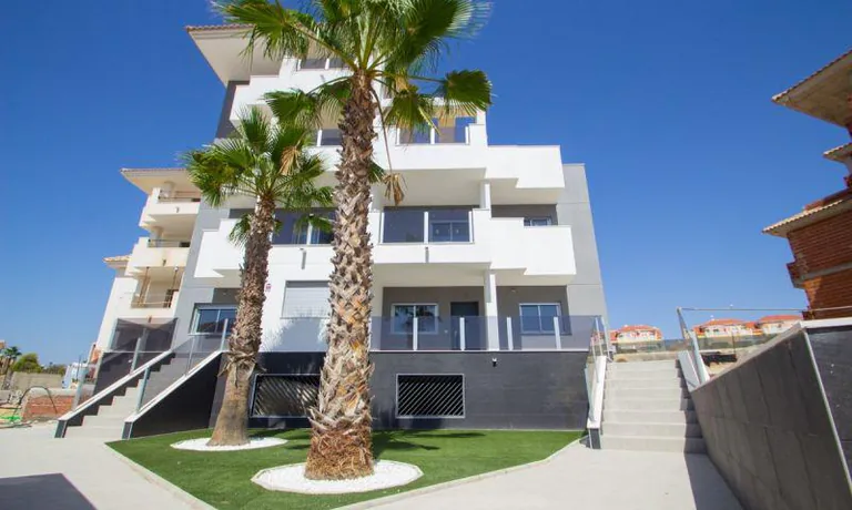 Unit NV-100073 — Magní­fico apartamento entre el mar y el golf!