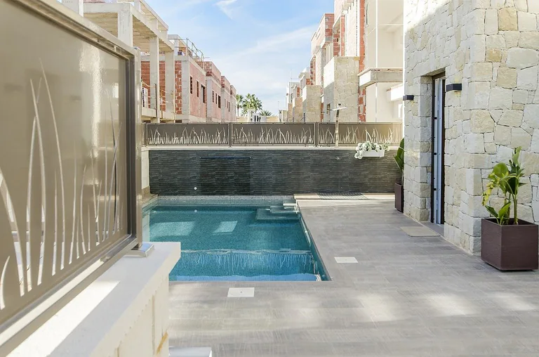 Residencial de Obra Nueva de Villas en los Montesinos