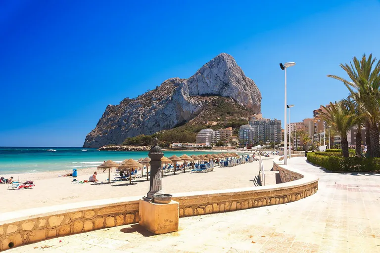 Áticos de Lujo de Obra Nueva con Vistas al Mar en Calpe