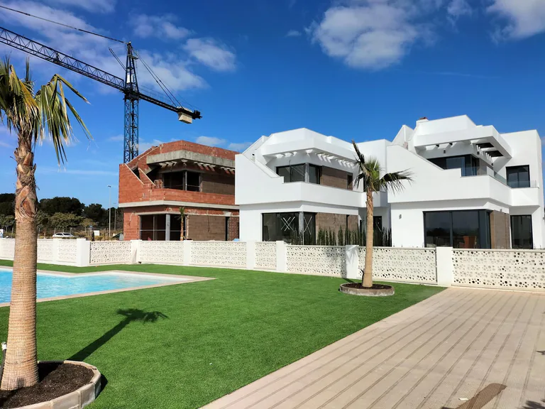 Villas de Obra Nueva en Pilar de la Horadada en el Campo de Golf
