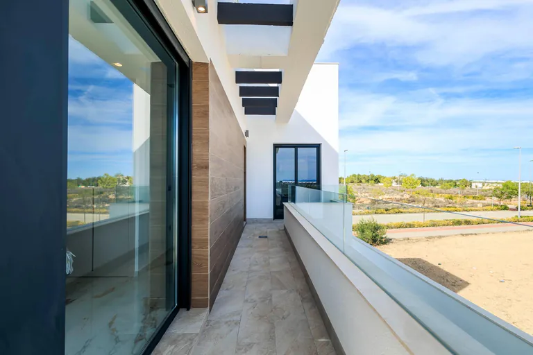 Villas de Obra Nueva en Pilar de la Horadada en el Campo de Golf