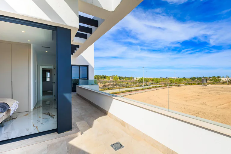 Villas de Obra Nueva en Pilar de la Horadada en el Campo de Golf