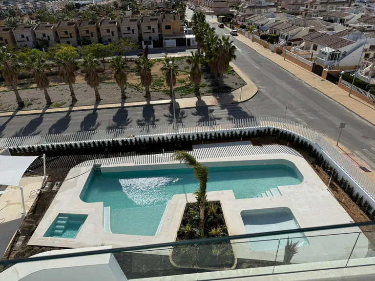 Complejo Residencial de Obra Nueva en Lomas de Cabo Roig