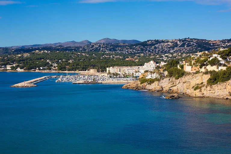 Villa de Lujo de Obra Nueva con Vistas al Mar en Moraira
