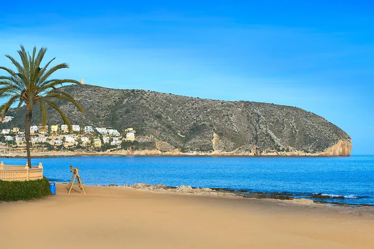 Villa de Lujo de Obra Nueva con Vistas al Mar en Moraira