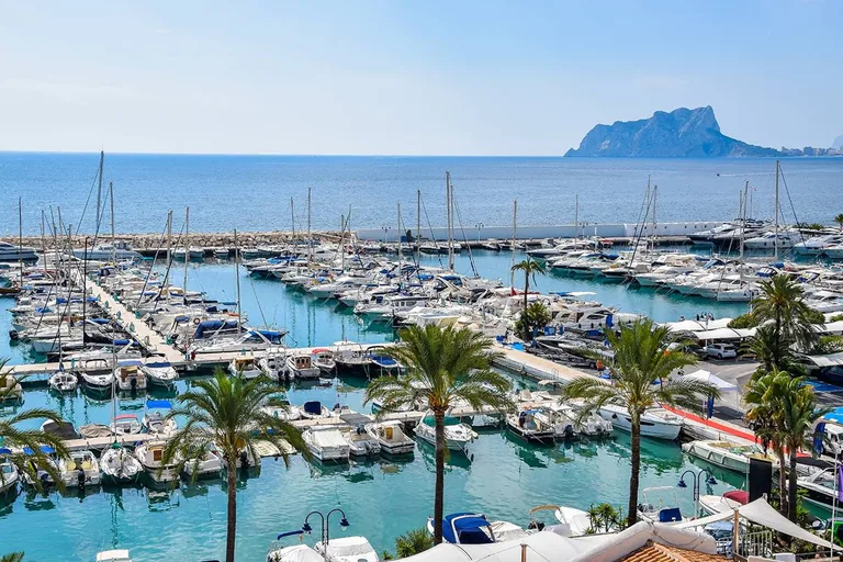 Villa de Lujo de Obra Nueva con Vistas al Mar en Moraira