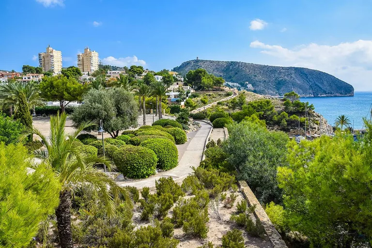 Villa de Lujo de Obra Nueva con Vistas al Mar en Moraira
