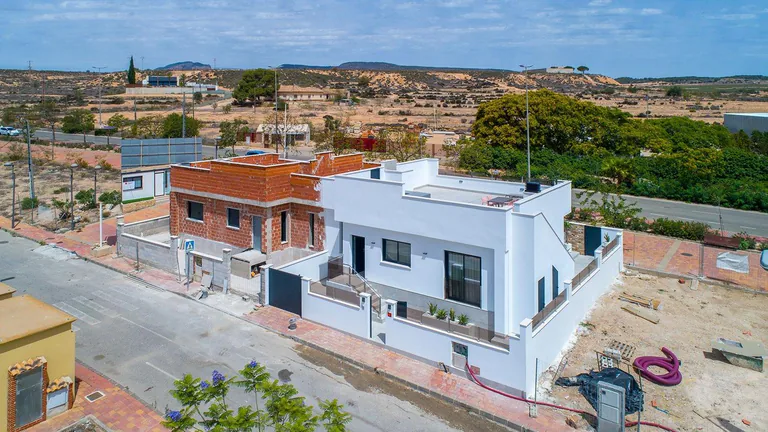 Villas adosadas de nueva construcción en Sucina: última unidad totalmente equipada y lista para entrar a vivir