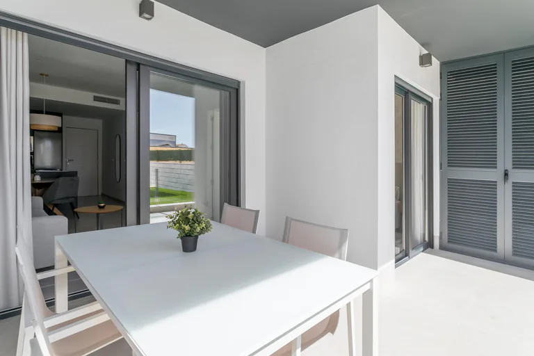Urbanizacion Cerrada de Obra Nueva en Torrevieja a Solo 700M de la Playa