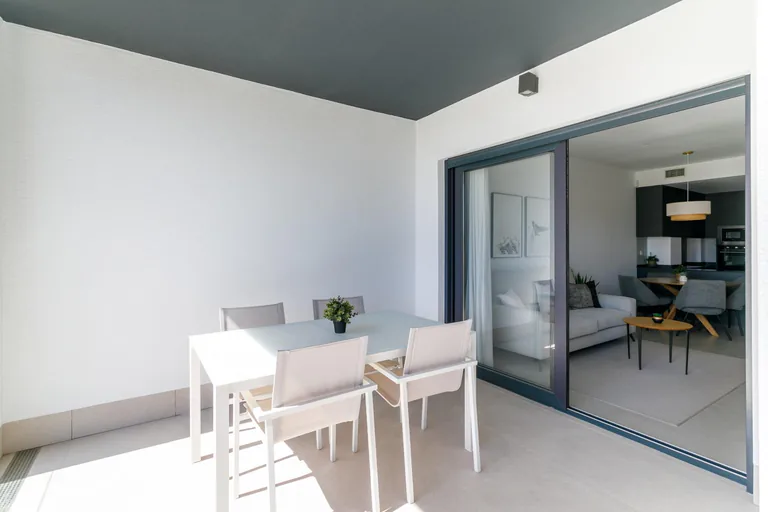 Urbanizacion Cerrada de Obra Nueva en Torrevieja a Solo 700M de la Playa