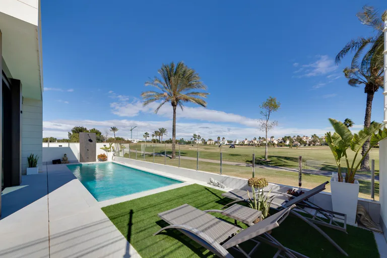 Villas de Obra Nueva en Pilar de la Horadada en el Campo de Golf