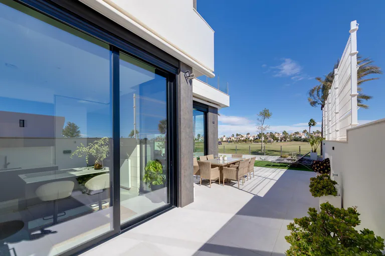 Villas de Obra Nueva en Pilar de la Horadada en el Campo de Golf