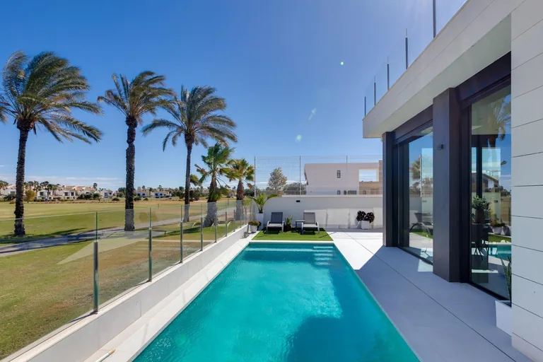 Villas de Obra Nueva en Pilar de la Horadada en el Campo de Golf