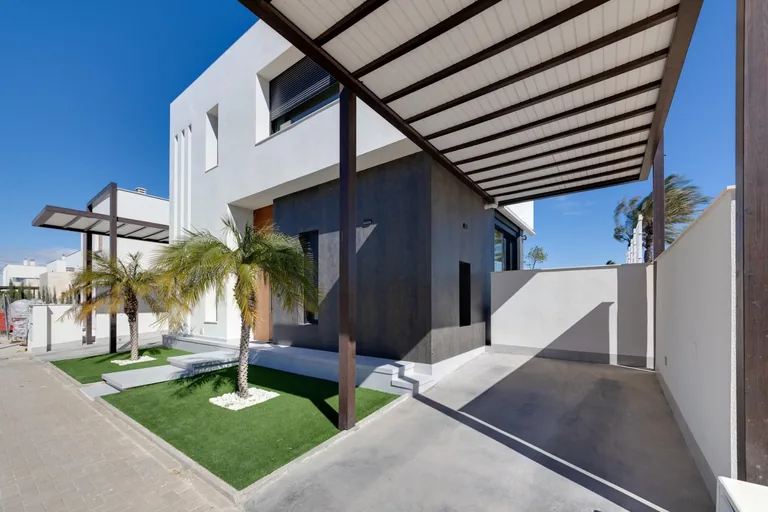 Villas de Obra Nueva en Pilar de la Horadada en el Campo de Golf