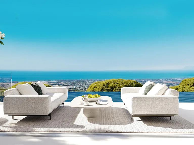 Villa de Obra Nueva con Vistas al Mar Cerca de Benahavis