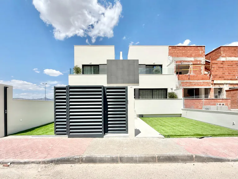 Adosados de obra nueva en venta en Cox - 44 casas modernas con grandes comodidades