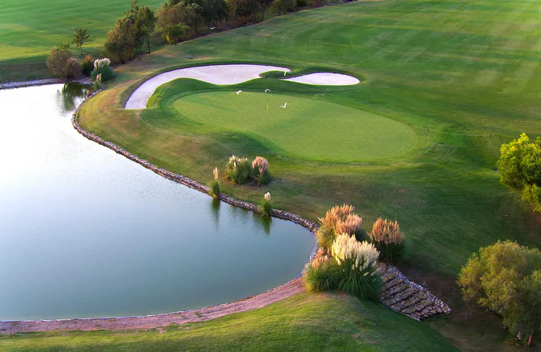 Villas de nueva construcción en primera línea de Lo Romero Golf