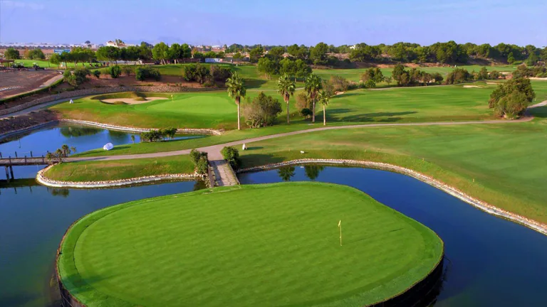 Villas de nueva construcción en primera línea de Lo Romero Golf