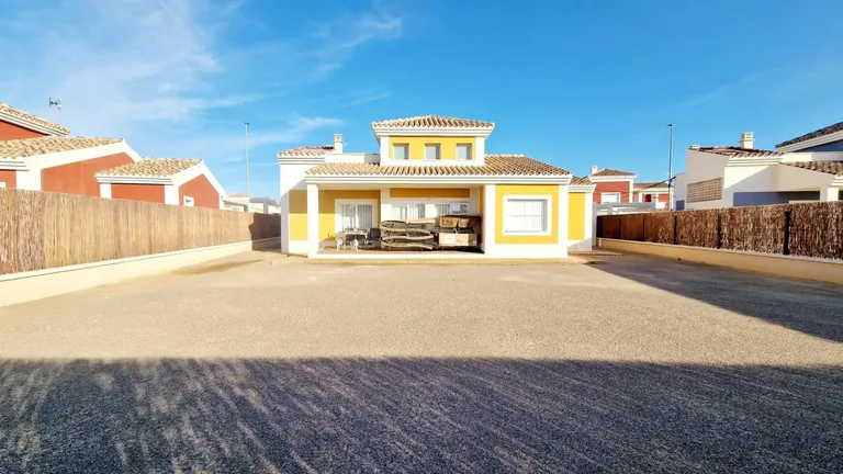Villas de nueva construcción en amplias parcelas de más de 500 m² en Lorca