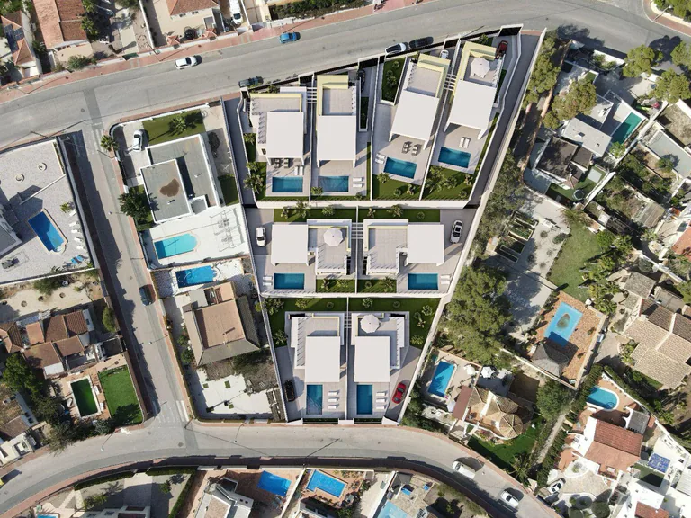 Chalets de obra nueva de una planta con piscina privada en Torrevieja