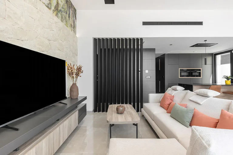Chalets de obra nueva de una planta con piscina privada en Torrevieja