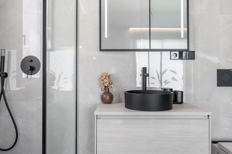 Chalets de obra nueva de una planta con piscina privada en Torrevieja