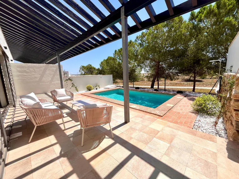 Elegantes adosados de una planta con piscina privada en Peraleja Golf Resort - Costa Cálida