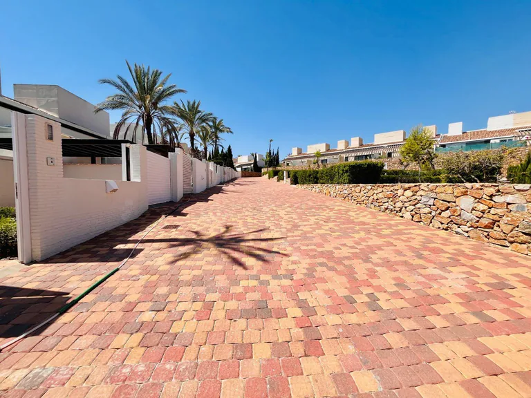 Elegantes adosados de una planta con piscina privada en Peraleja Golf Resort - Costa Cálida