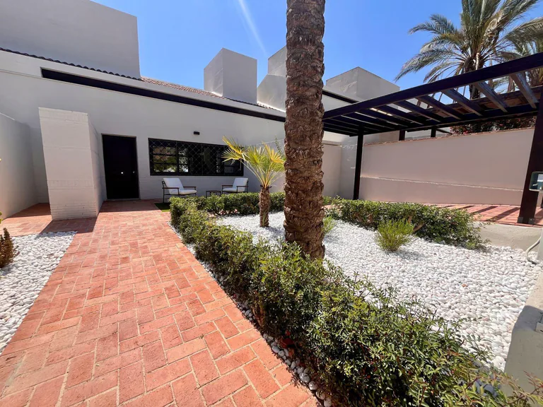 Elegantes adosados de una planta con piscina privada en Peraleja Golf Resort - Costa Cálida