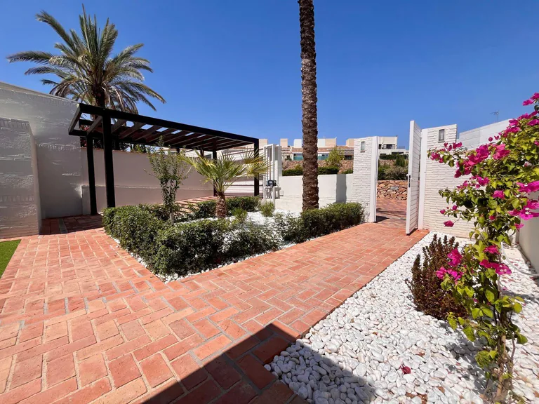 Elegantes adosados de una planta con piscina privada en Peraleja Golf Resort - Costa Cálida