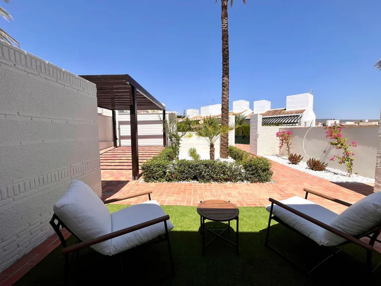 Elegantes adosados de una planta con piscina privada en Peraleja Golf Resort - Costa Cálida