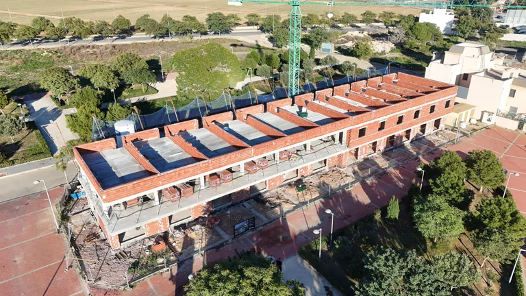Casas adosadas y casas adosadas en esquina de nueva construcción en Pilar de la Horadada