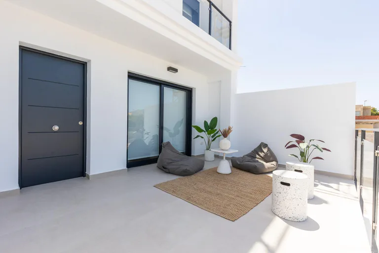Modernas casas adosadas con solárium y sótano en Rafal, Alicante