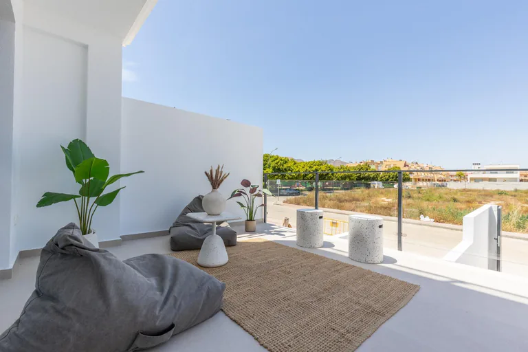 Modernas casas adosadas con solárium y sótano en Rafal, Alicante