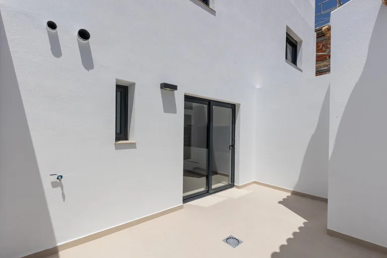 Modernas casas adosadas con solárium y sótano en Rafal, Alicante