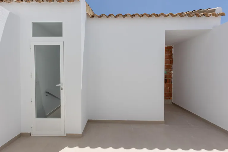 Modernas casas adosadas con solárium y sótano en Rafal, Alicante