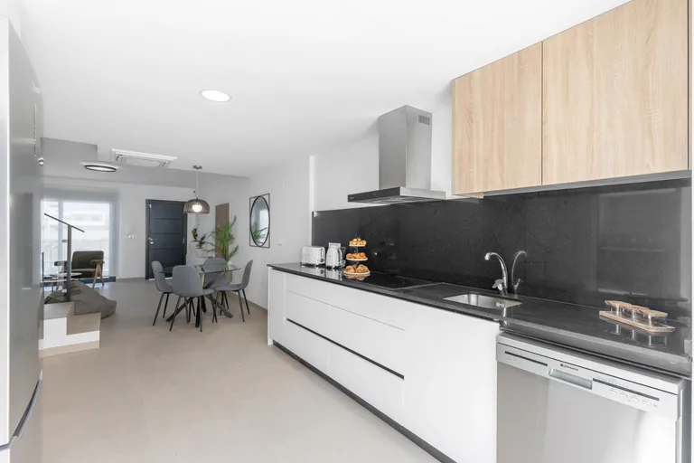 Modernas casas adosadas con solárium y sótano en Rafal, Alicante