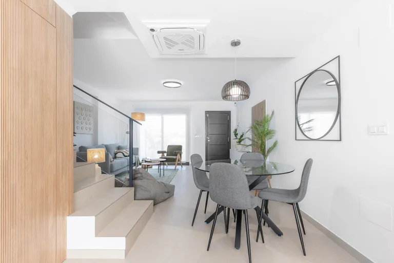 Modernas casas adosadas con solárium y sótano en Rafal, Alicante