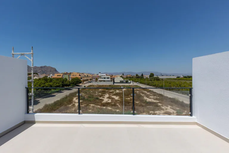 Modernas casas adosadas con solárium y sótano en Rafal, Alicante