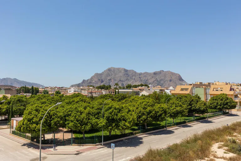 Modernas casas adosadas con solárium y sótano en Rafal, Alicante