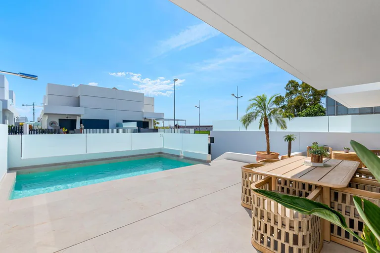 Villas adosadas y pareadas de nueva construcción en Dolores, Alicante