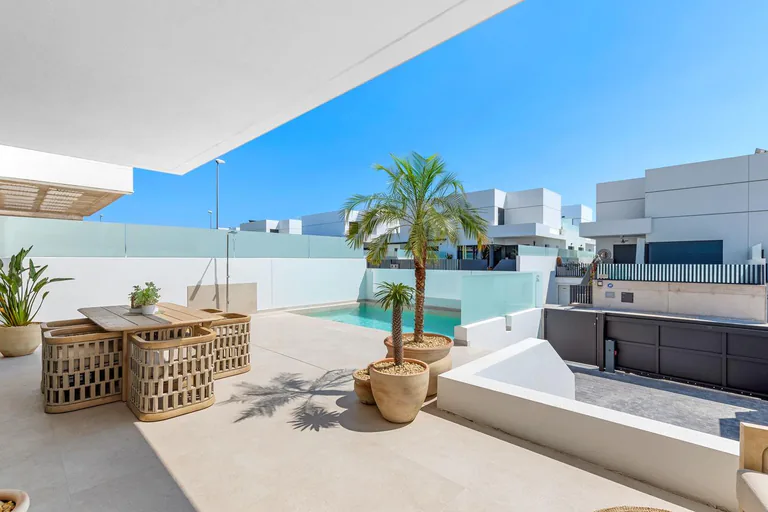 Villas adosadas y pareadas de nueva construcción en Dolores, Alicante