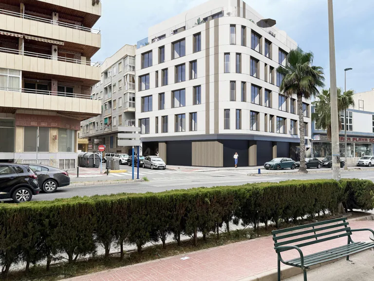 Elegante edificio residencial a 60 m de la playa de El Acequion, en Torrevieja