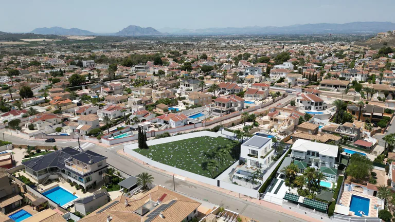 Villa de nueva construcción en Rojales: diseño moderno y ubicación privilegiada
